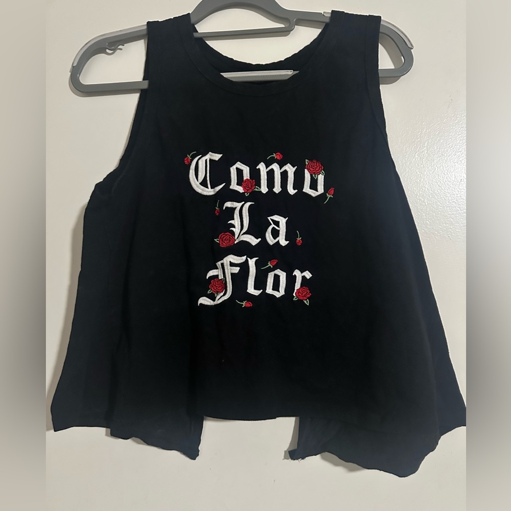 Vibe n’ como la flor open back Sleeveless Top with Floral Embroidery size XL